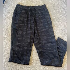American Eagle camo joggers